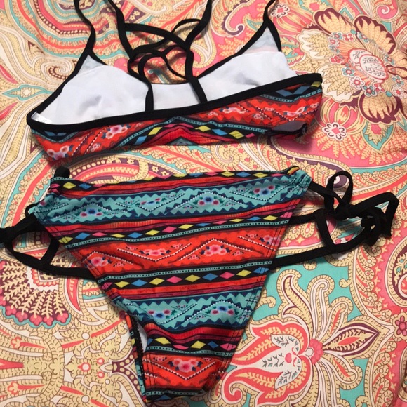 Bikini - Picture 2 of 3